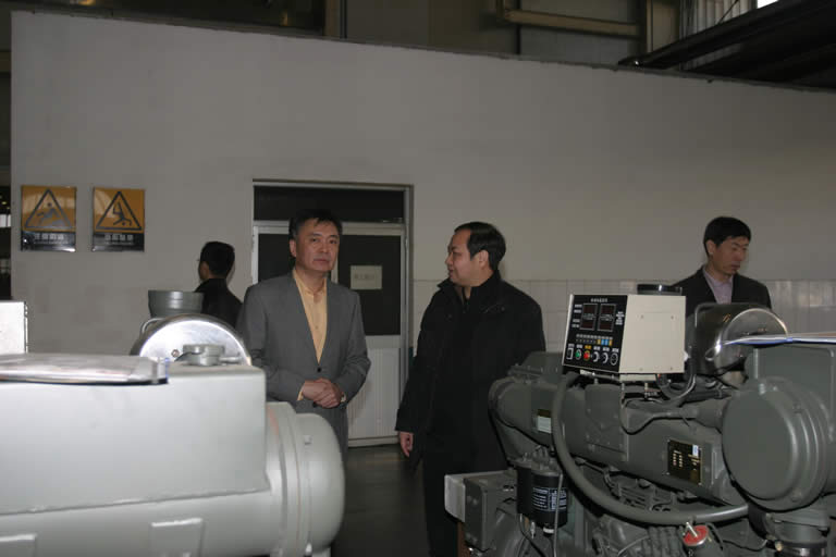 參觀發動機實驗室