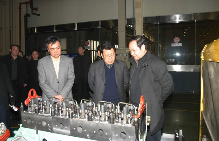 參觀濰柴生產車間
